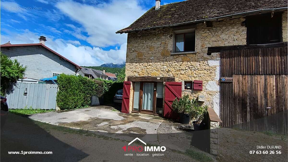 n°14 - Maison à SAINT-CHRISTOPHE-SUR-GUIERS
