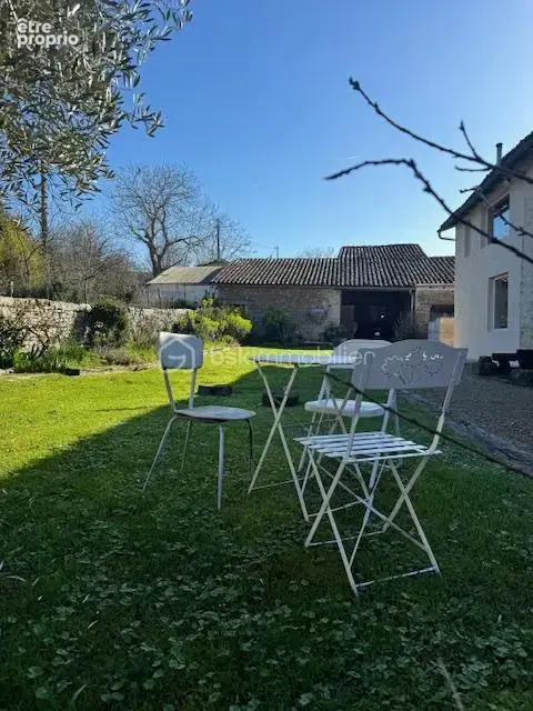 Charmante maison charentaise en pierres – 195 m² habitables – Terrain arboré de 1433 m² avec four à pain - photo 15