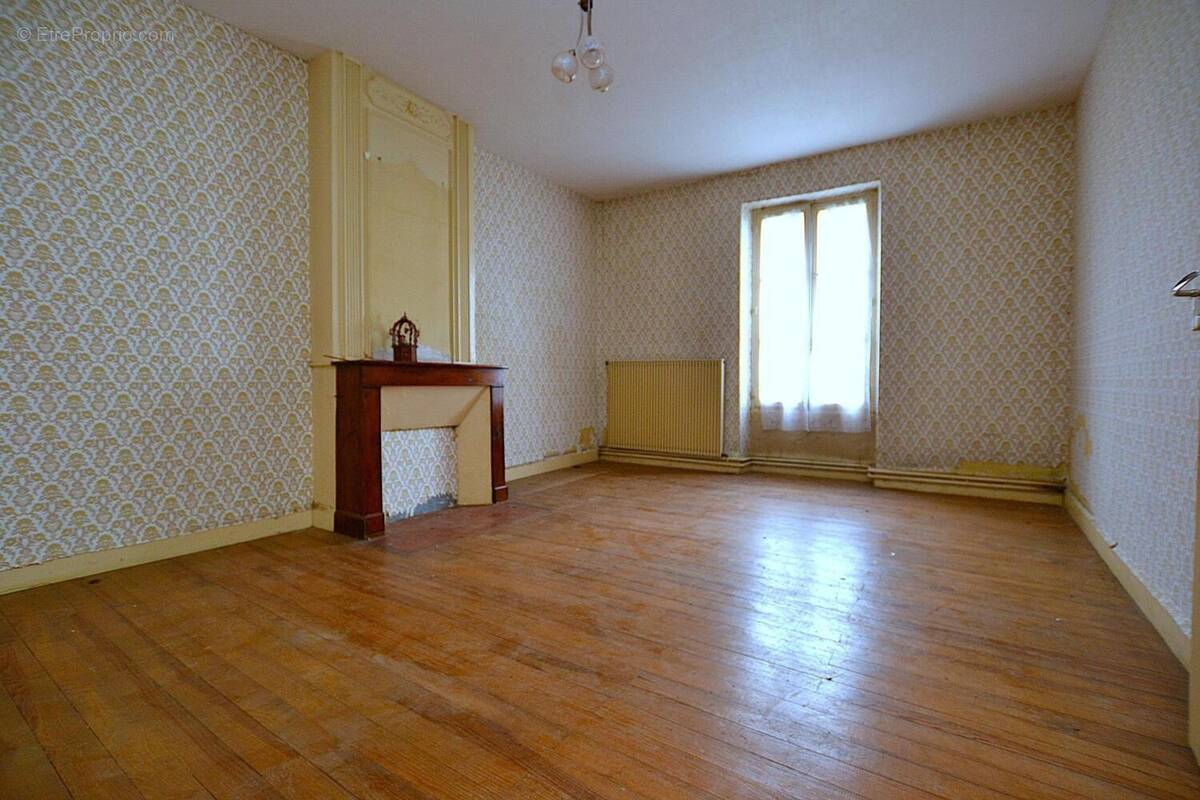 Maison 185 m² à Gensac  - photo 1