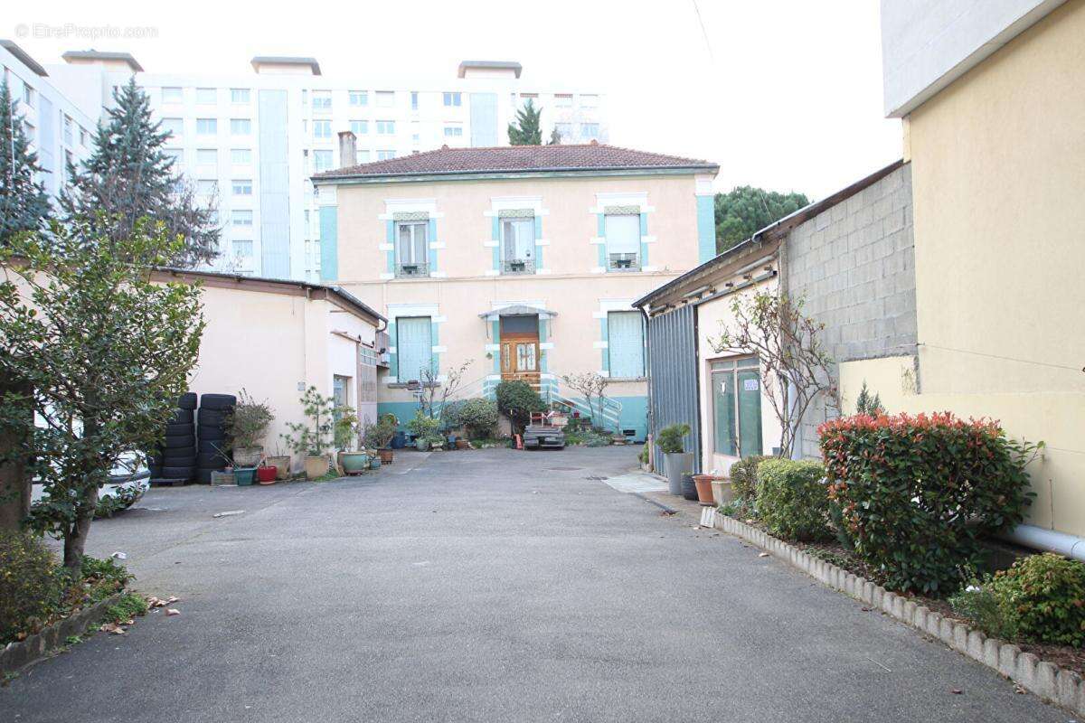 Maison à VILLEURBANNE