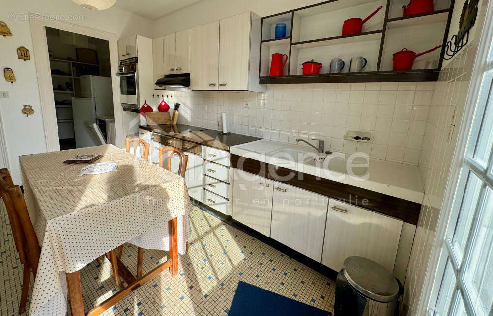 Maison plain-pied   Jardin et garage - photo 8