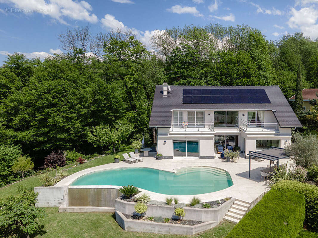 Maison à PUGNY-CHATENOD