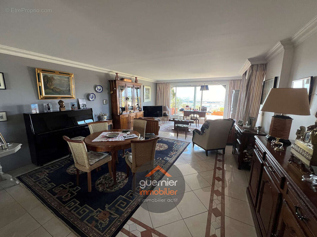 Appartement à MONT-SAINT-AIGNAN