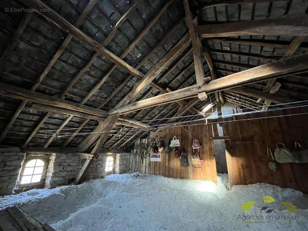 Maison à LA JONCHERE-SAINT-MAURICE