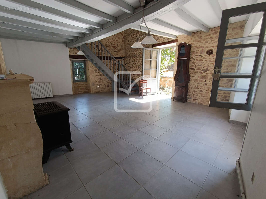 Maison de caractère 3 chambres avec jardin au cœur d'un village médiéval - photo 3