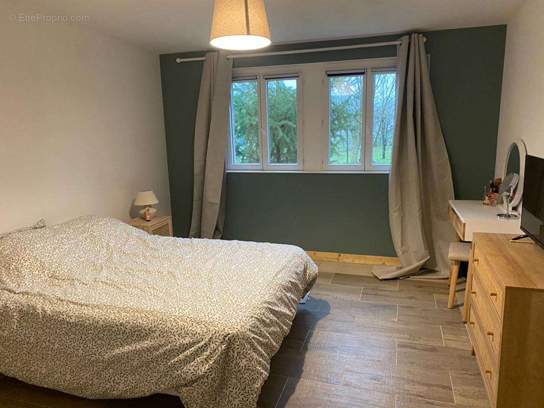 Maison à AZAY-LE-FERRON