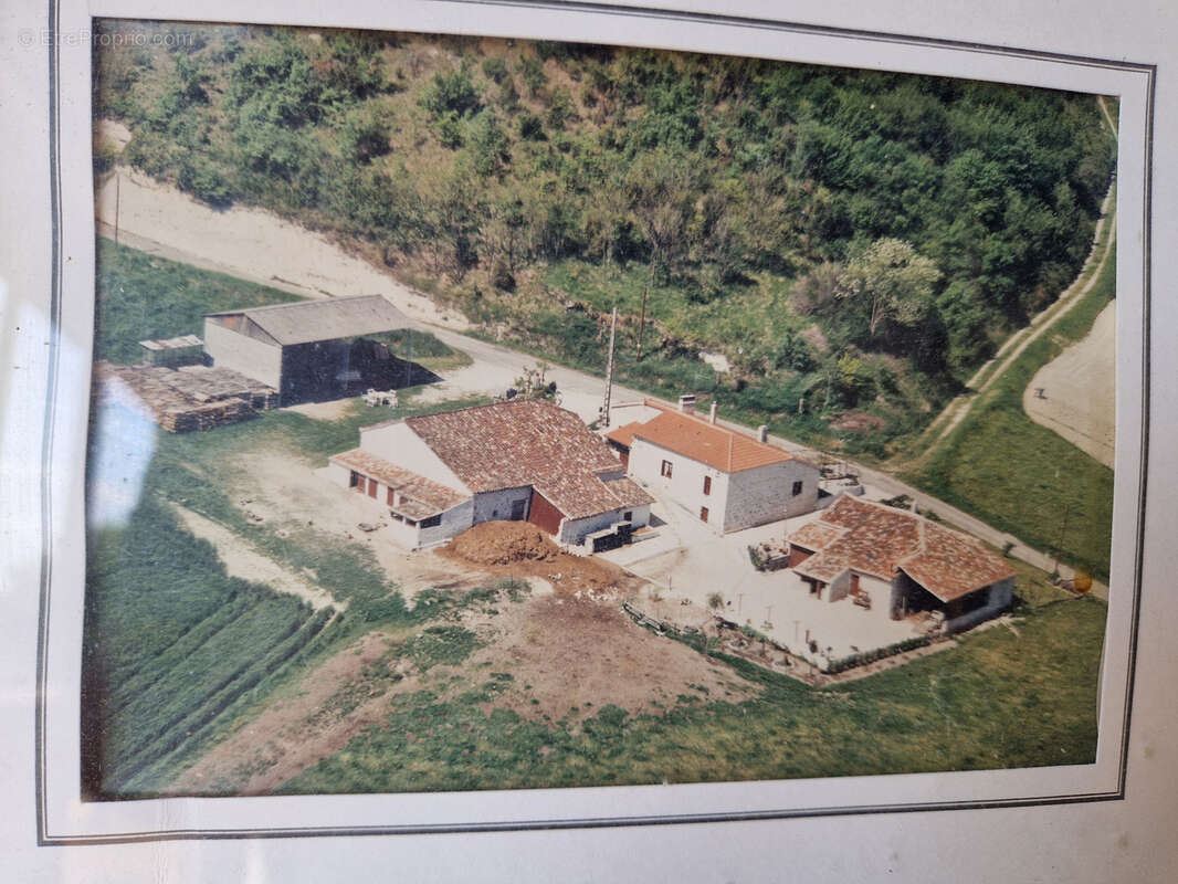 Sur les hauteurs d'Hautefage, vue MAGNIFIQUE. Ensemble immobilier Maison-Grange-Longère en pierre à rénover. - photo 17
