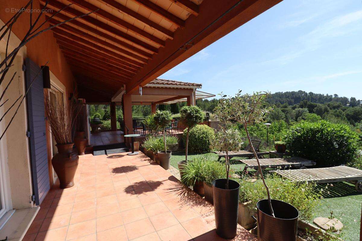 Maison Villeneuve Les Avignon 5 pièce(s) 221 m2 - photo 4
