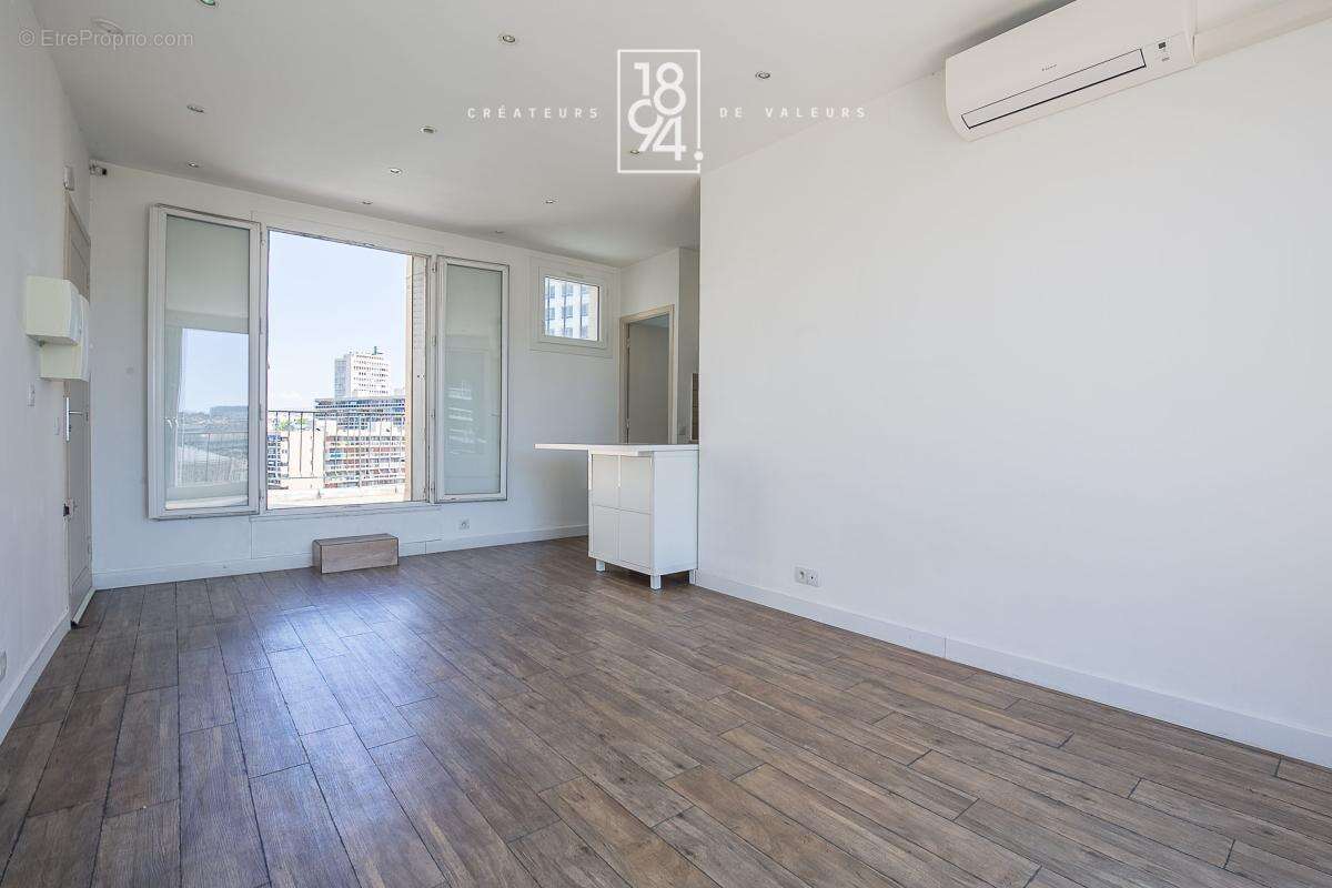 Appartement à MARSEILLE-6E