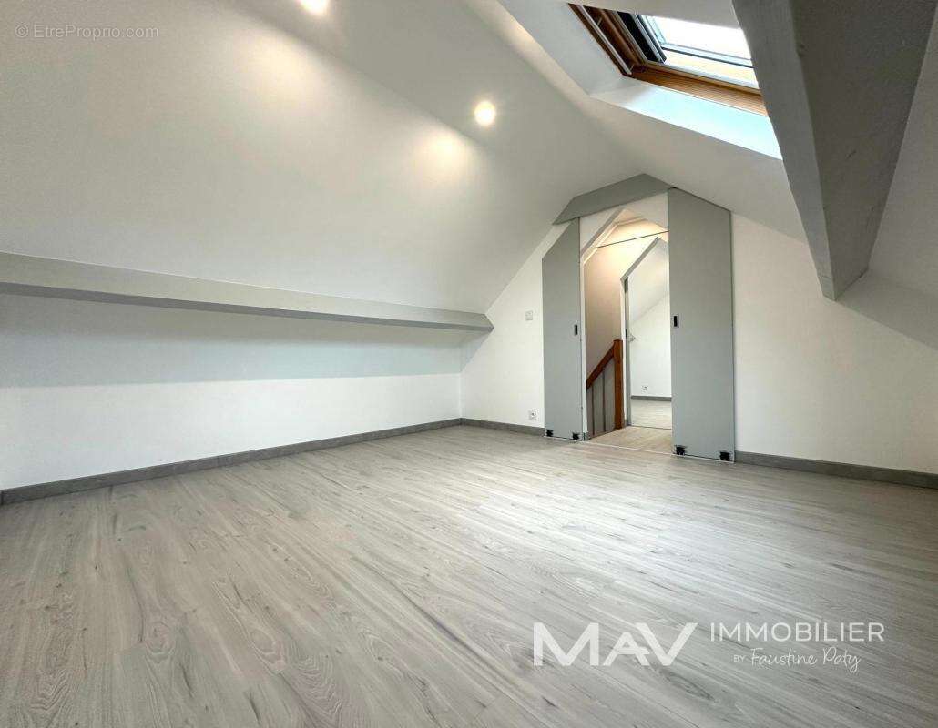 Saint-omer - appartement en triplex renove de 76,60m² - photo 8