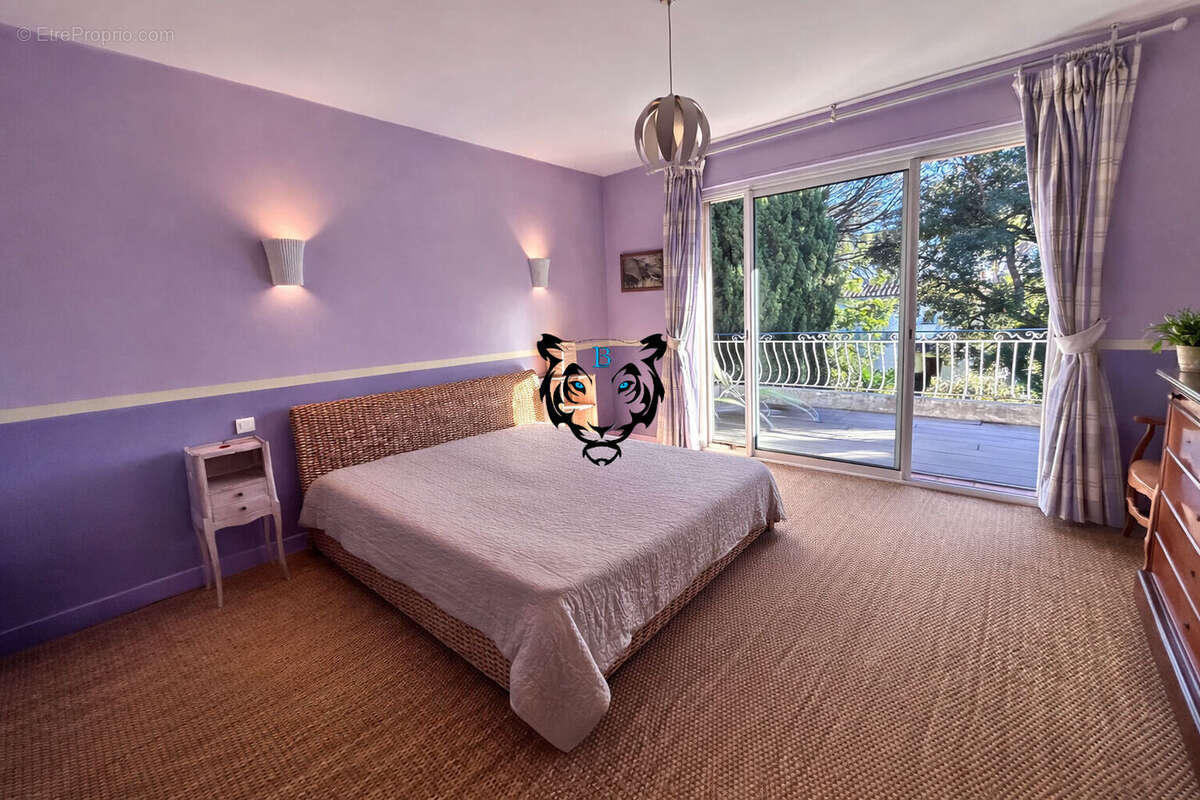 Maison à LES ISSAMBRES