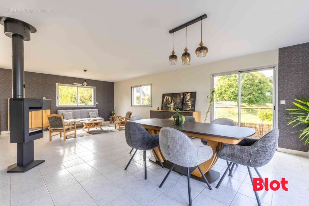 Maison à MONTFORT-SUR-MEU