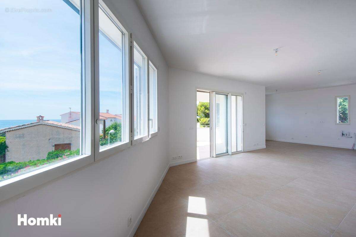 CARRO – Maison mitoyenne d’un côté avec terrasse de 19 m² et vue mer panoramique - photo 3