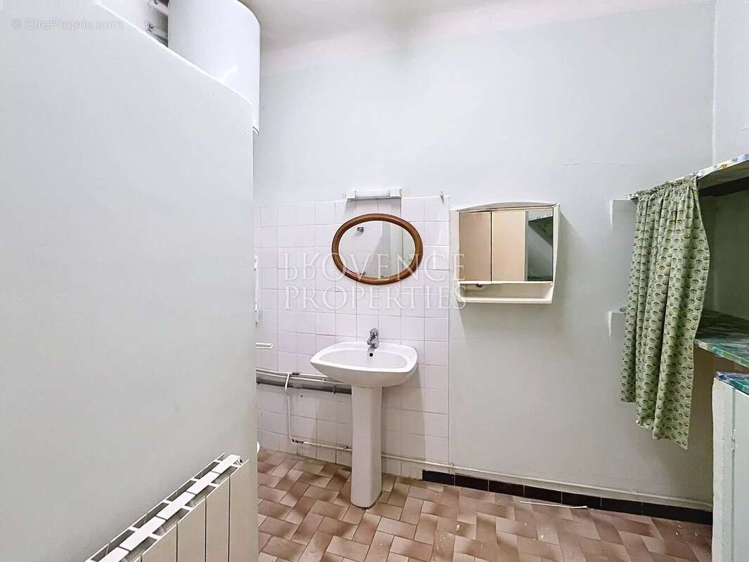 Appartement à COTIGNAC