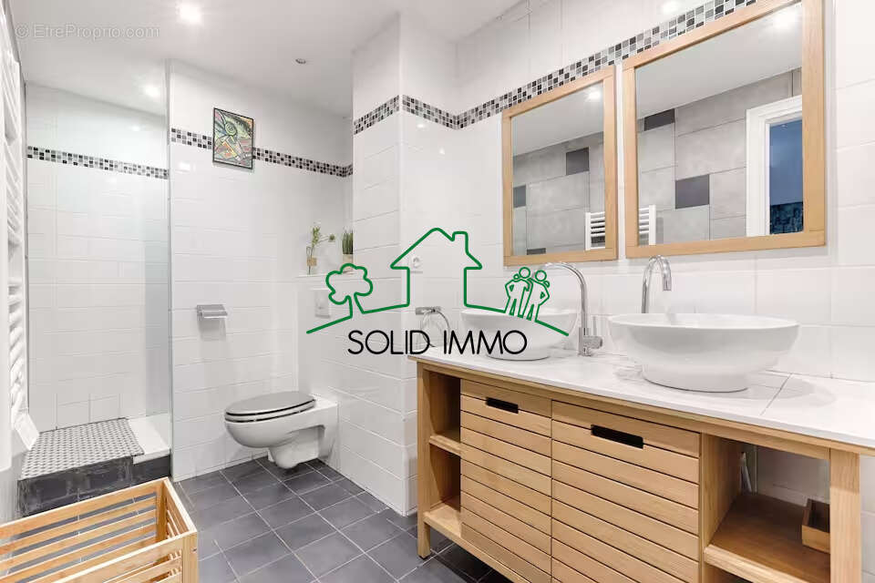 Appartement à PARIS-20E