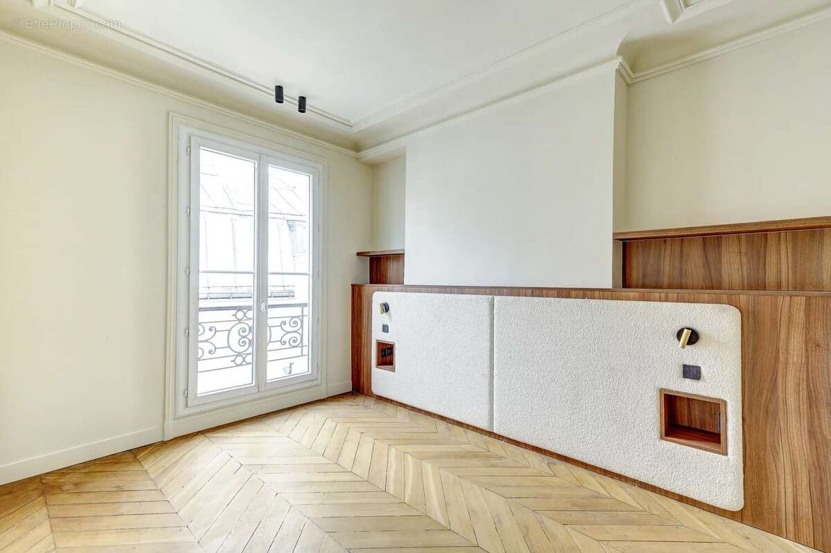 Appartement à PARIS-1E