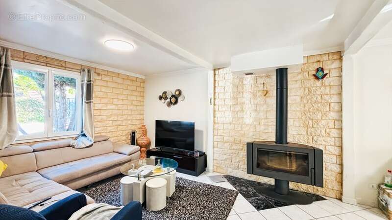 Maison à CHAUCONIN-NEUFMONTIERS