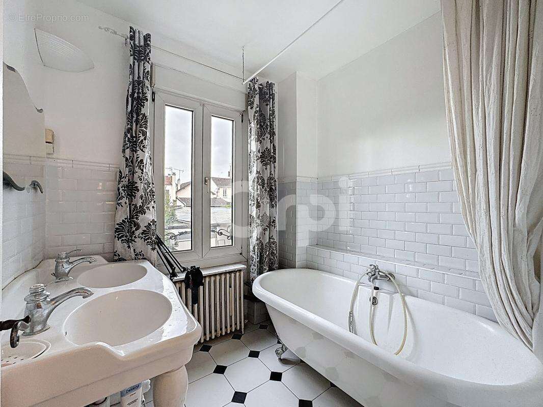 Maison à LE PERREUX-SUR-MARNE