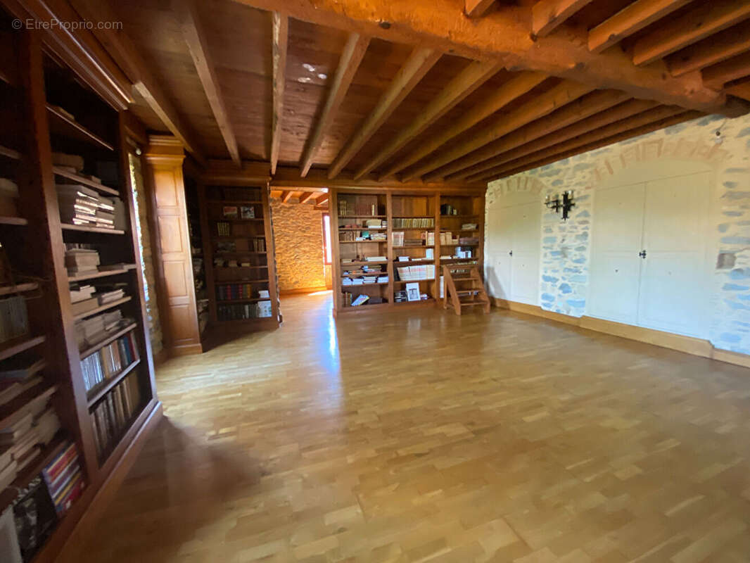 Maison en pierre avec jardin et grange - photo 4