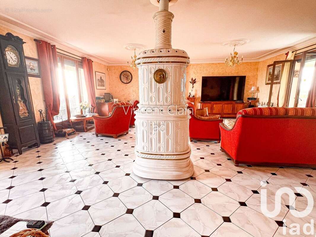 Maison 175 m² à Fontaine-Chalendray  - photo 6