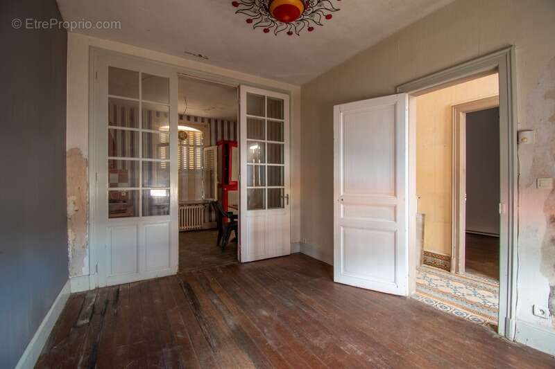 Maison mitoyenne à rénover entièrement - photo 2