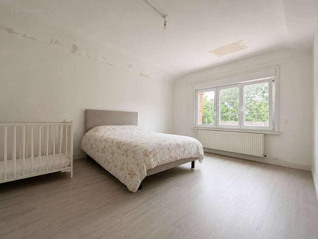 Maison individuelle avec grange, dépendances et garages - photo 6