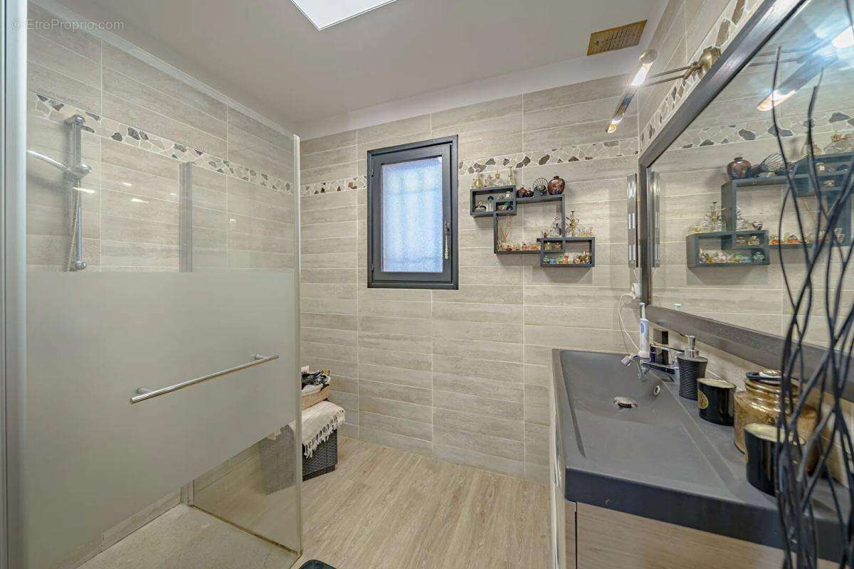 Maison à CUGES-LES-PINS