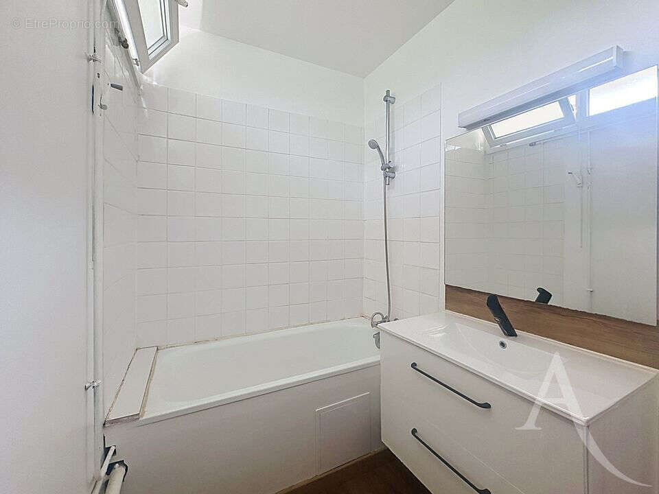 EXCLUSIVITÉ - Appartement F3 56 m² avec balcon, 2 chambres, cave et cuisine équipée - photo 8