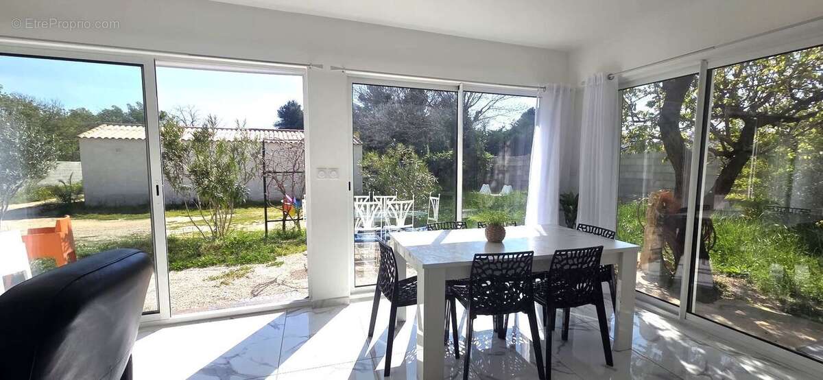 AUBAGNE-MAISON T5 A VENDRE-4 CHAMBRES-550M² DE TERRAIN-PROCHES - Maison à AUBAGNE