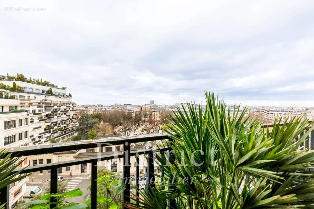 Trocadéro. Vue Tour Eiffel et balcon pour cet appartement de 112m² en étage élevé. - photo 11