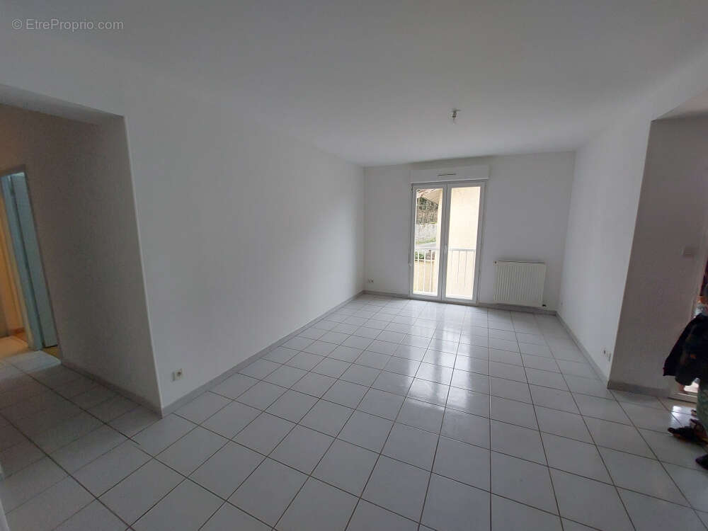 Appartement à VILLIEU-LOYES-MOLLON