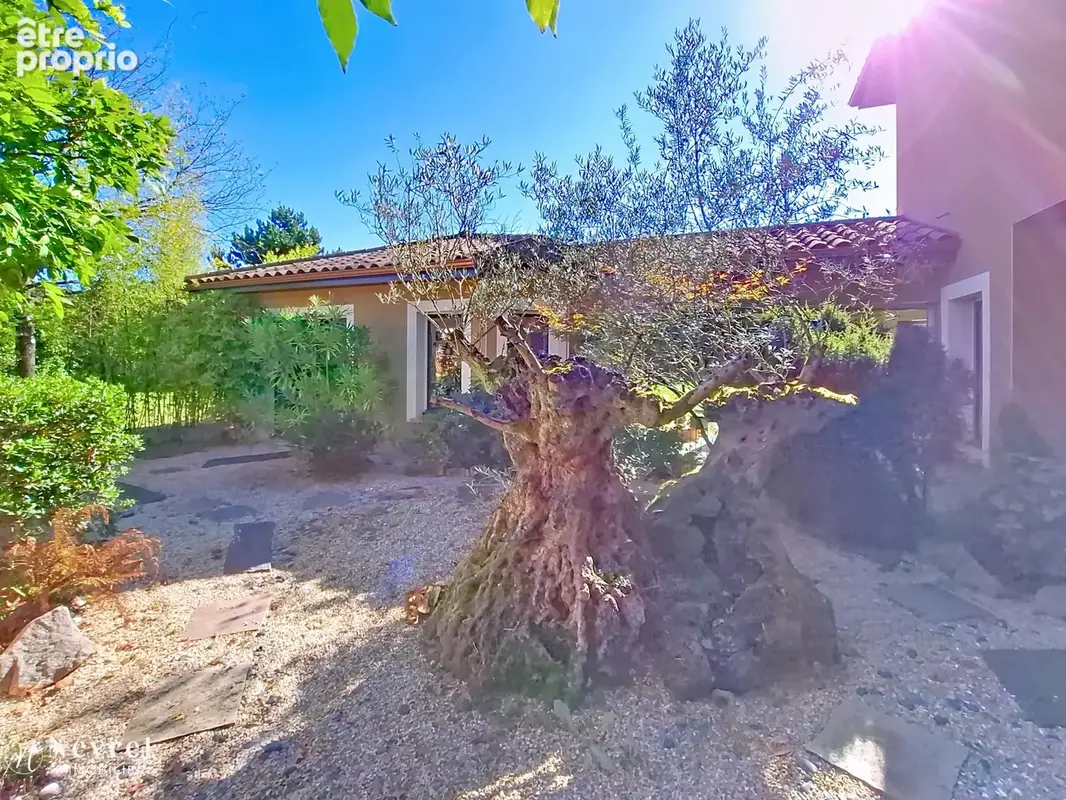 Rare : Maison d'architecte d'exception de 308 m2 sur son terrain paysagé de 2546 m2 - photo 23