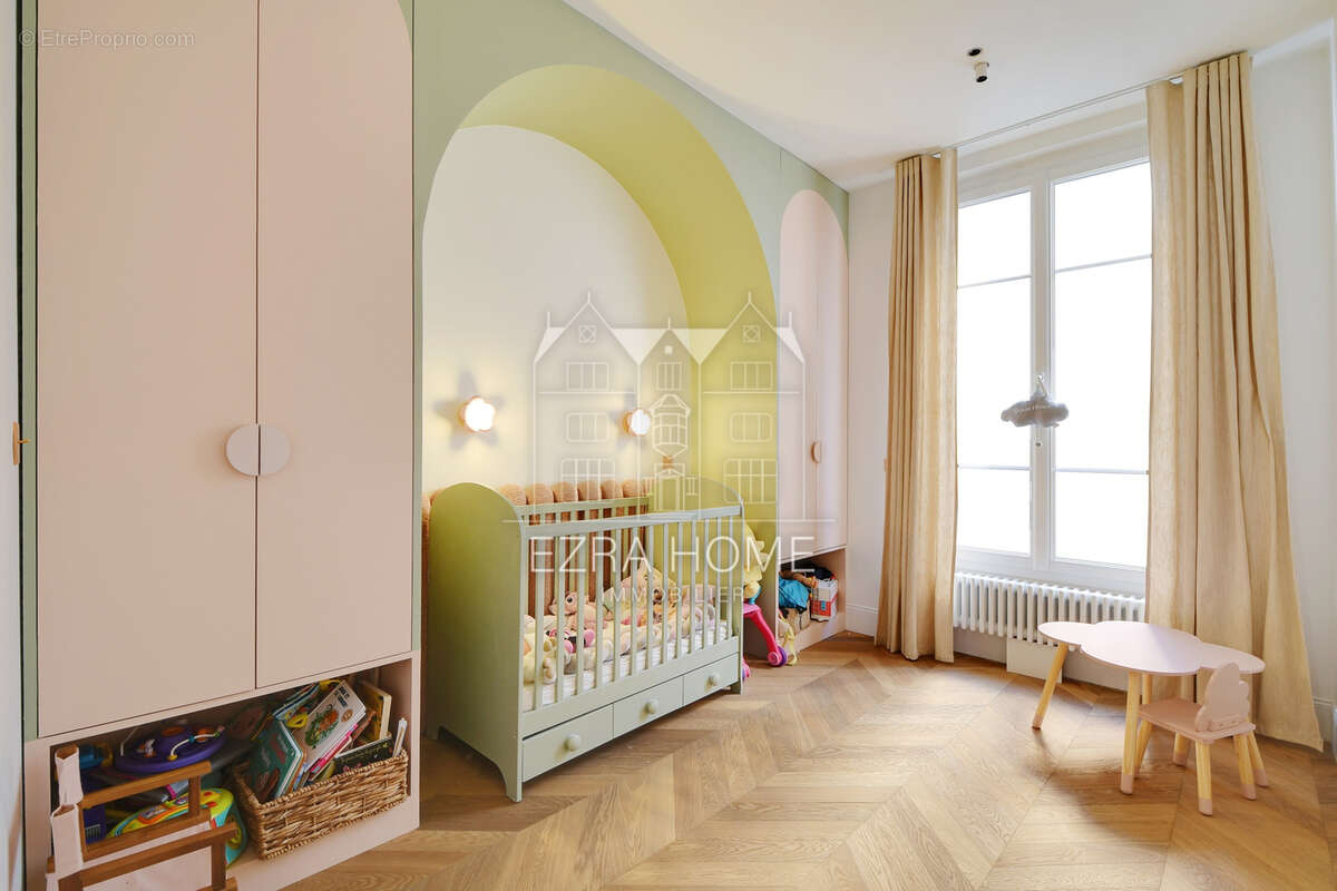 Appartement à NEUILLY-SUR-SEINE