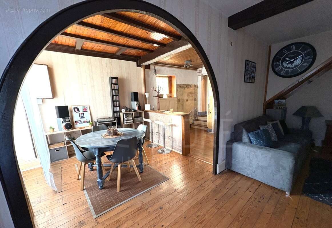 Maison à BEAUREPAIRE