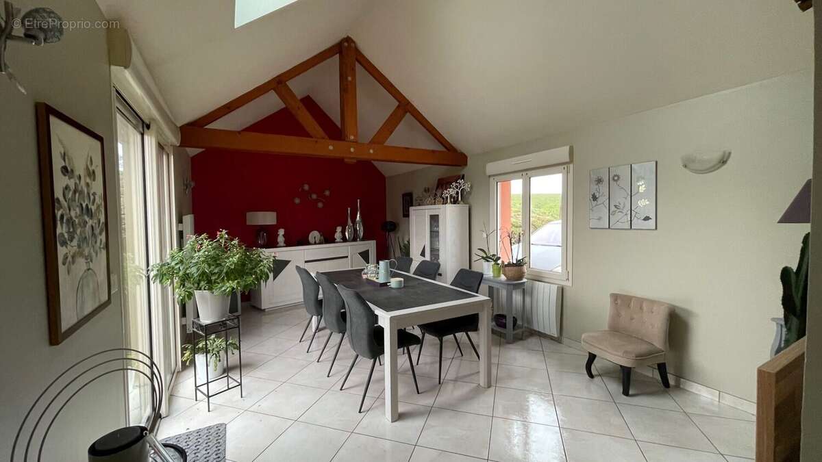 Maison à LA HAIE-TRAVERSAINE