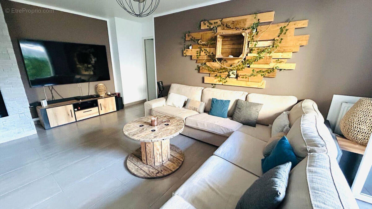 Appartement à SAINT-THIBAULT-DES-VIGNES