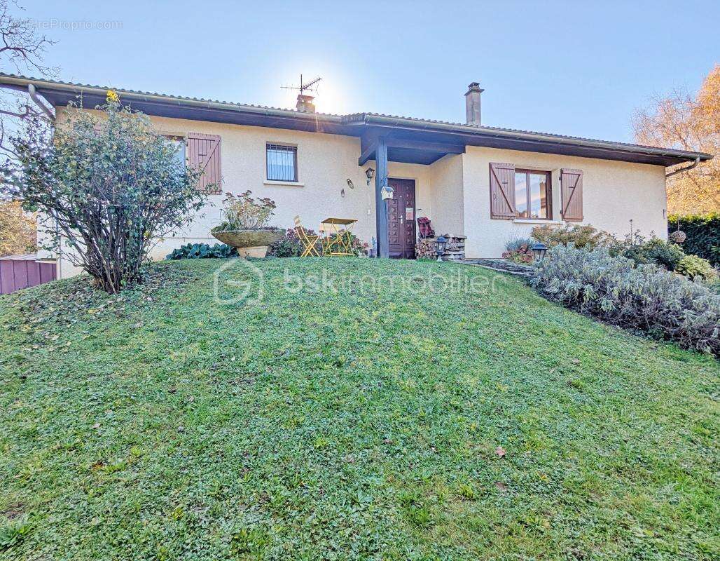 Maison à CHALLES-LES-EAUX