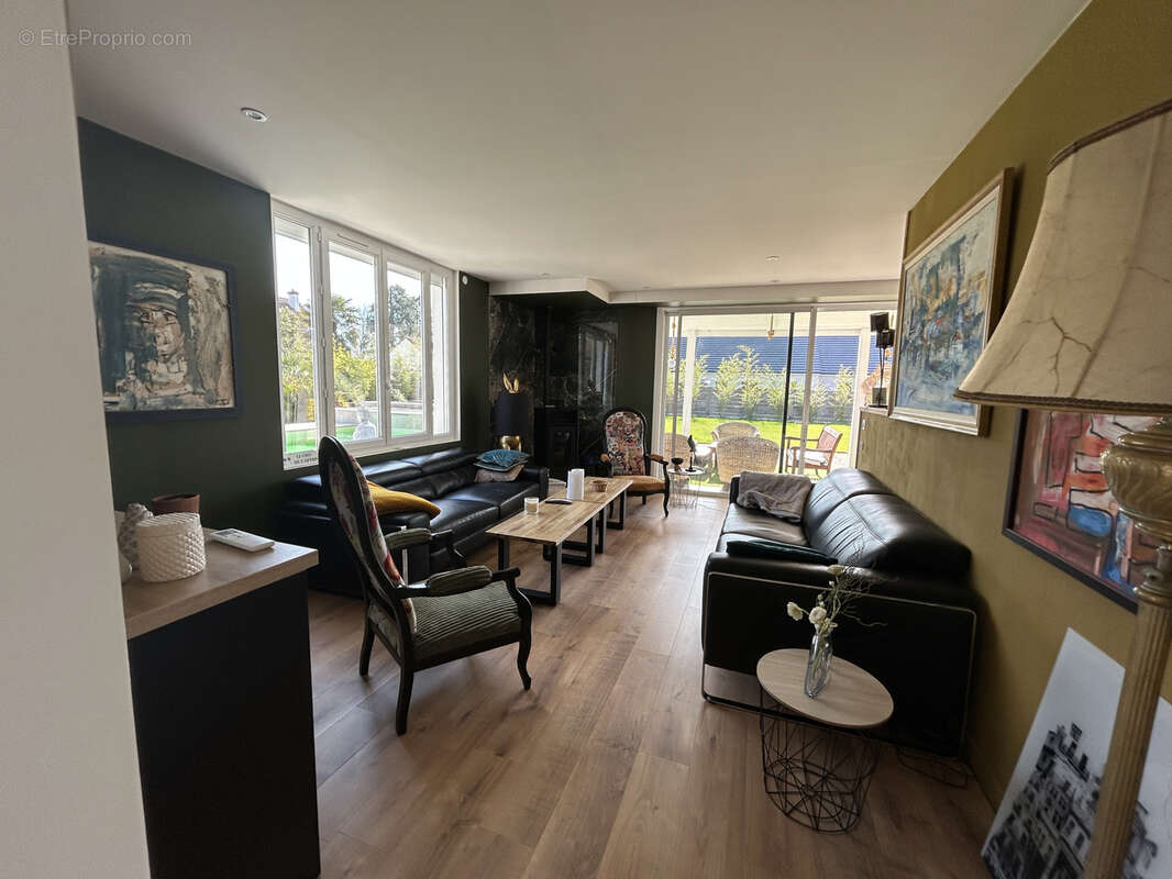 Maison rénovée, habitable de suite, garage, jardin clos avec piscine - photo 4