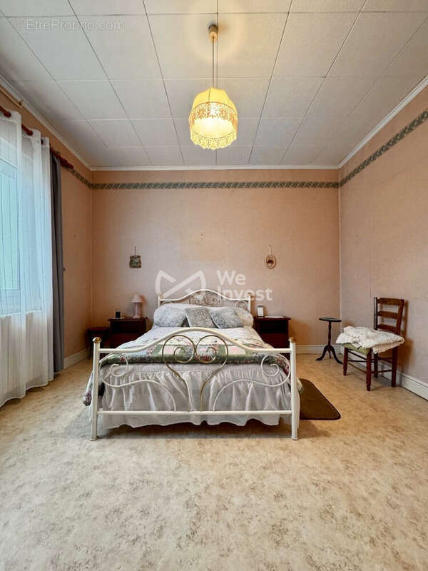 Maison à REYNIES