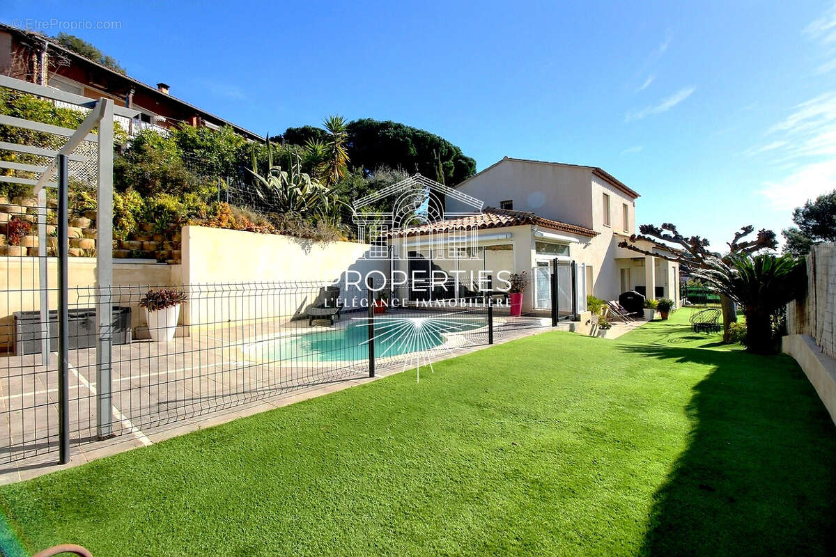 Maison à BORMES-LES-MIMOSAS