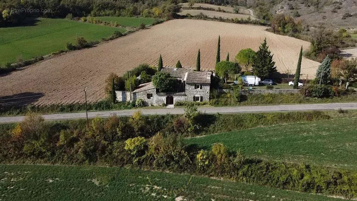 Maison à SAINT-MARTIN-SUR-LAVEZON