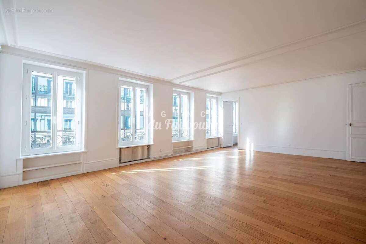 Appartement à PARIS-10E