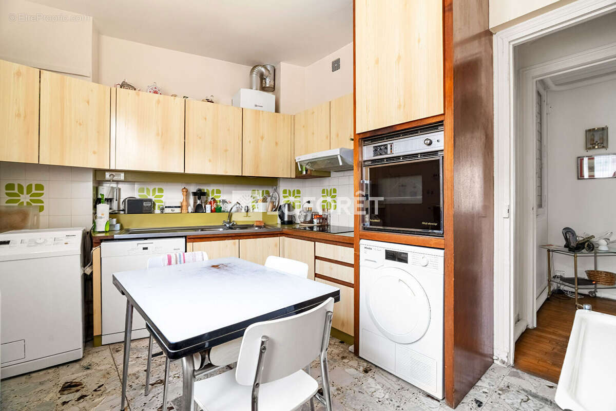 Appartement à PARIS-17E