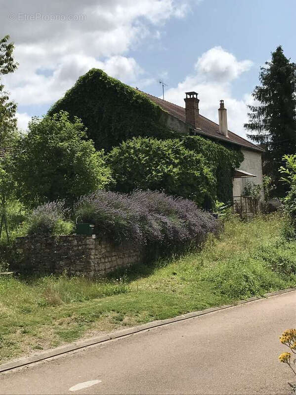 Maison à BRINON-SUR-BEUVRON
