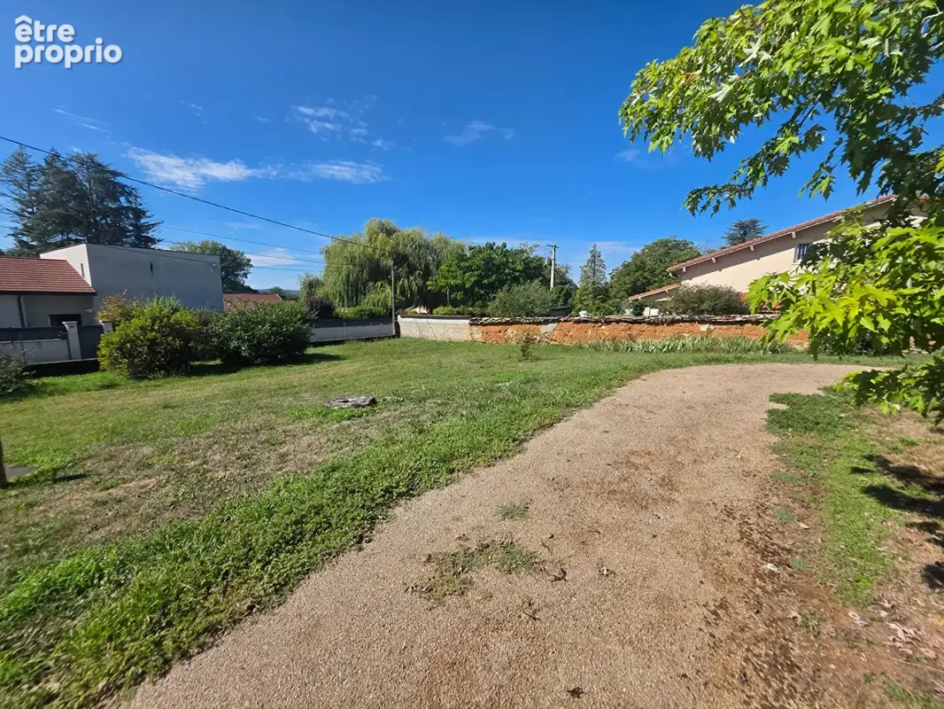 Photo Terrain à Frontonas au prix de 149 000€