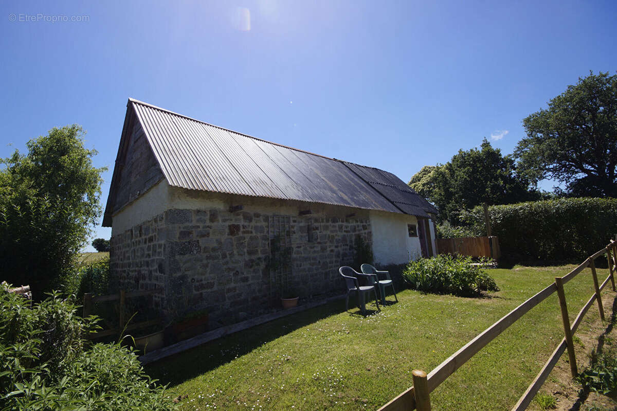 Maison à SAINT-SEVER-CALVADOS