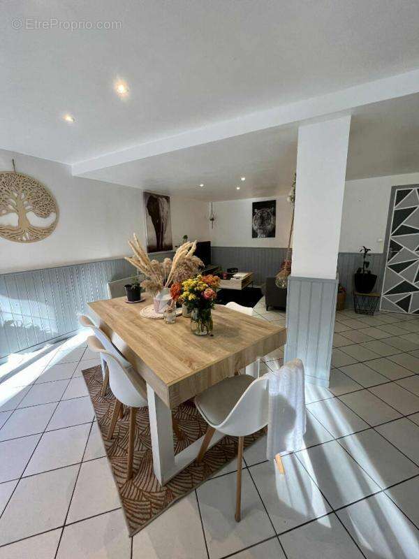 Maison à CHATEAU-L&#039;EVEQUE