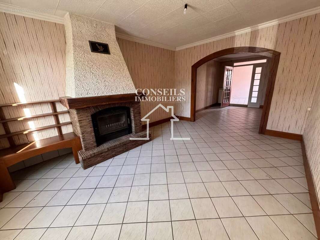 Maison à VILLENEUVE-SUR-YONNE