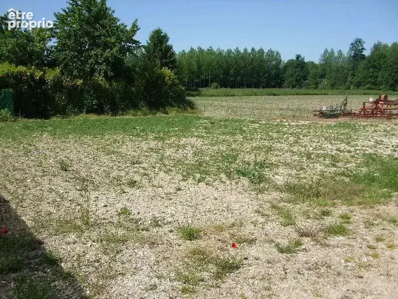 Terrain à FAUX-FRESNAY