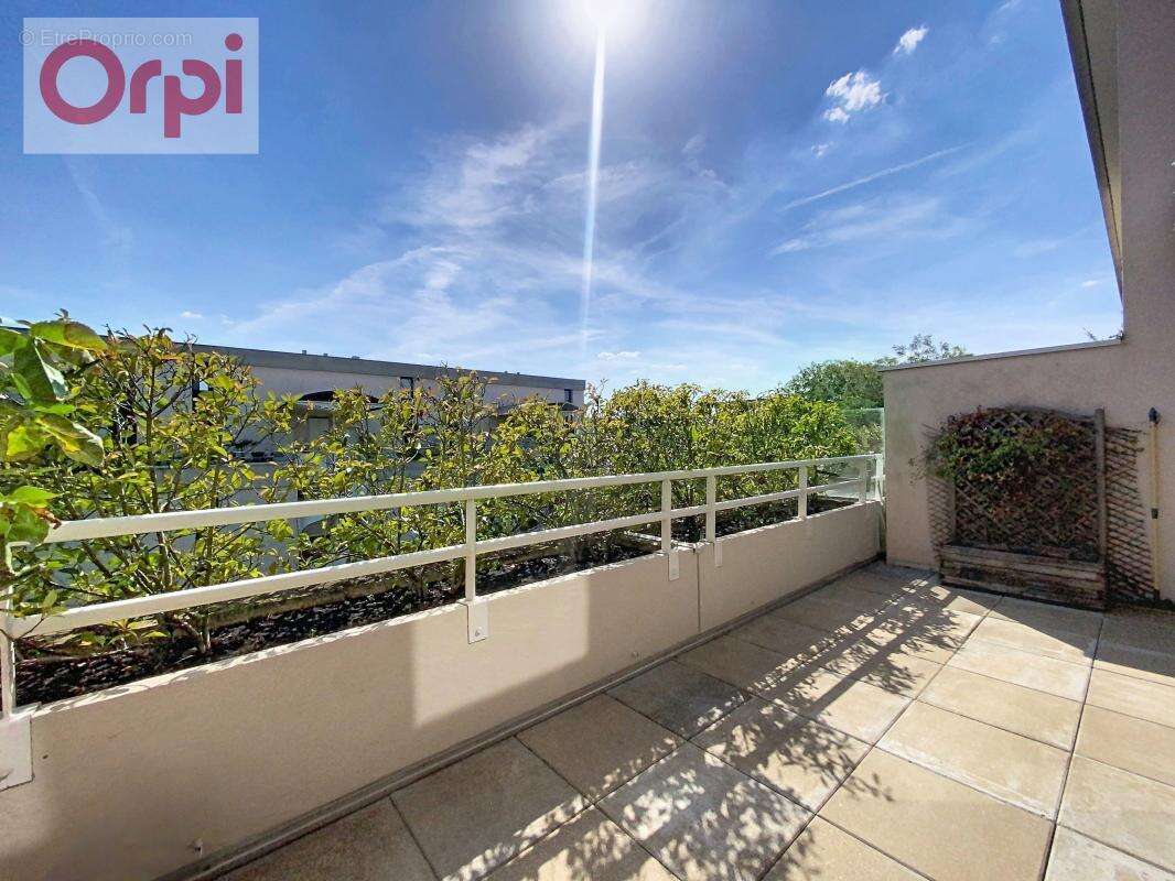 Appartement à VOISINS-LE-BRETONNEUX